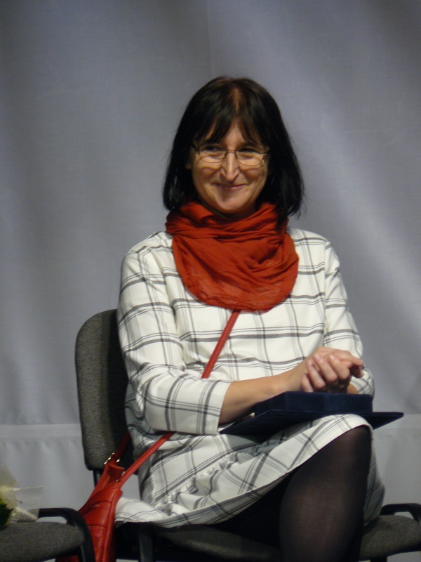 következő