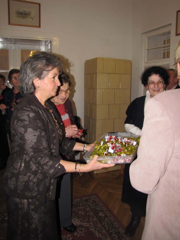következő