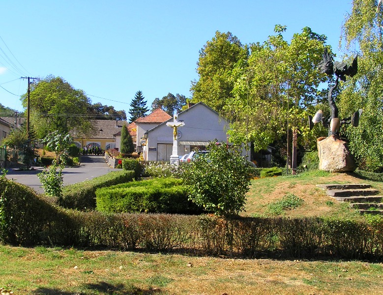következő