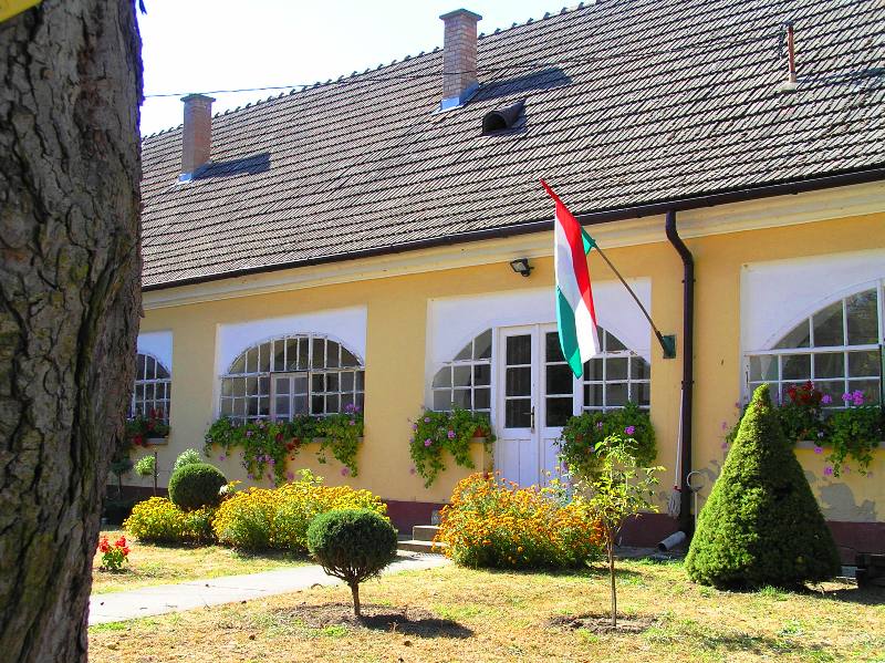 következő
