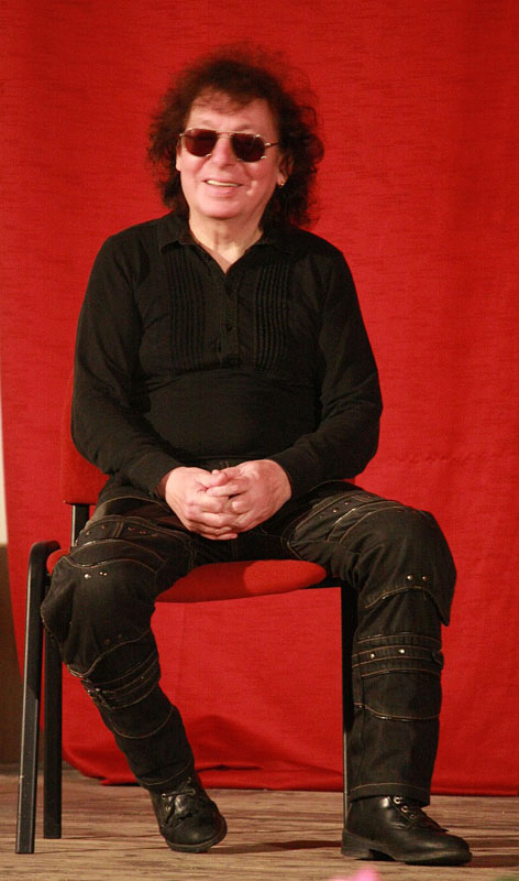 következő
