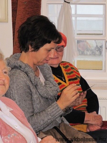 következő