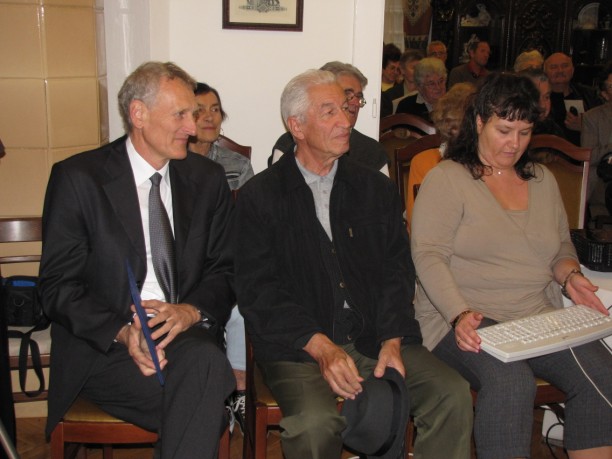 következő