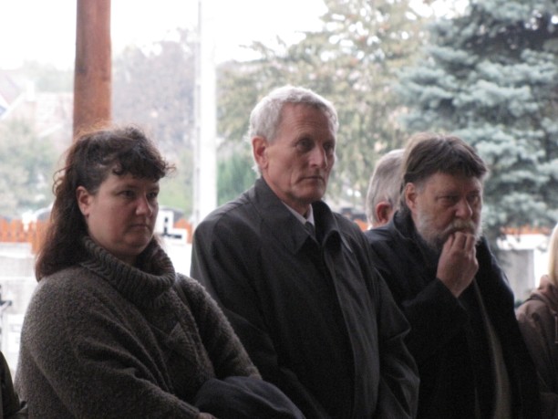 következő