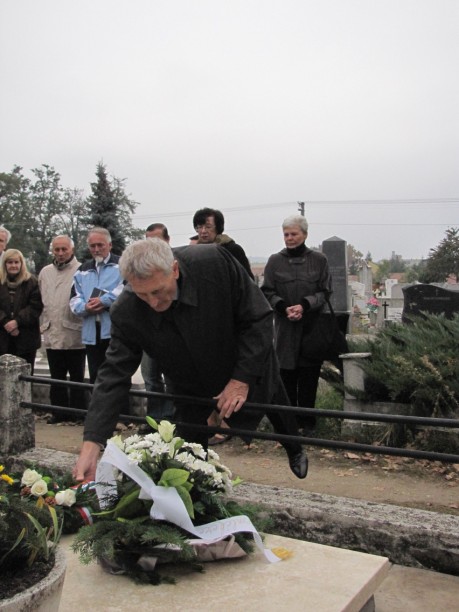 következő