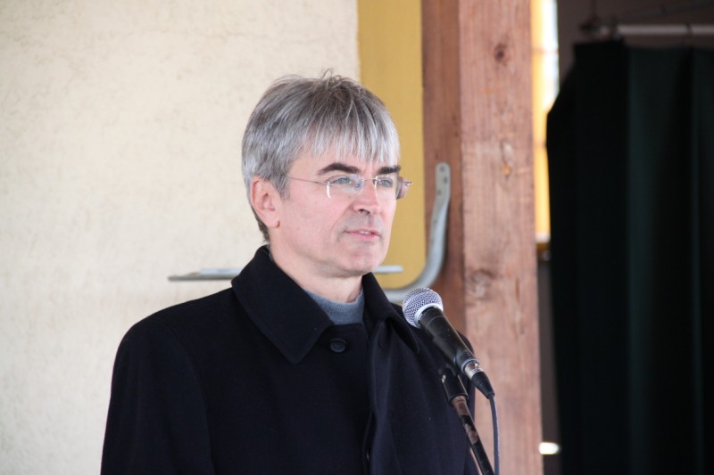 következő