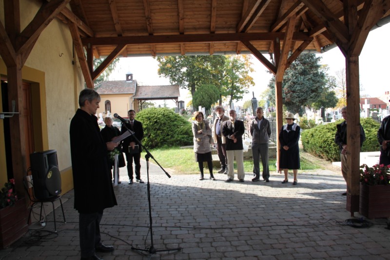 következő