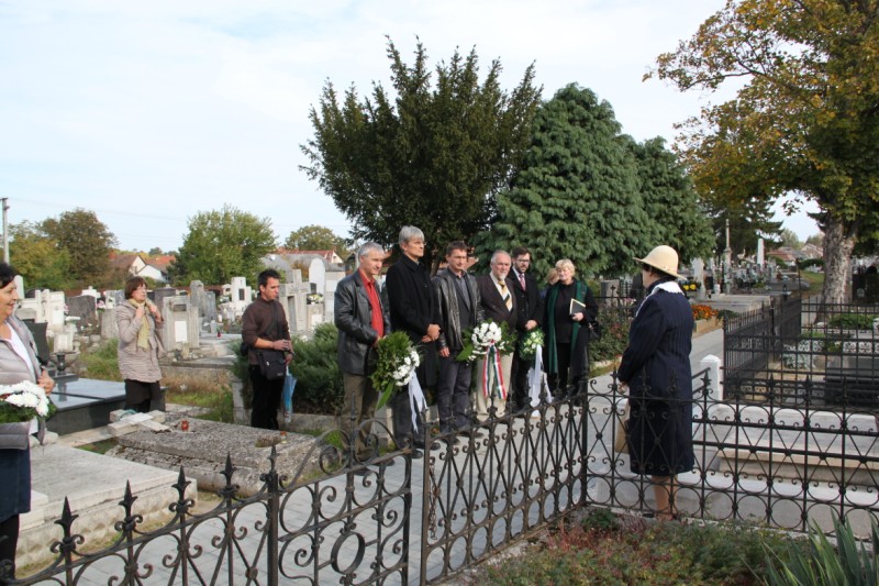 következő