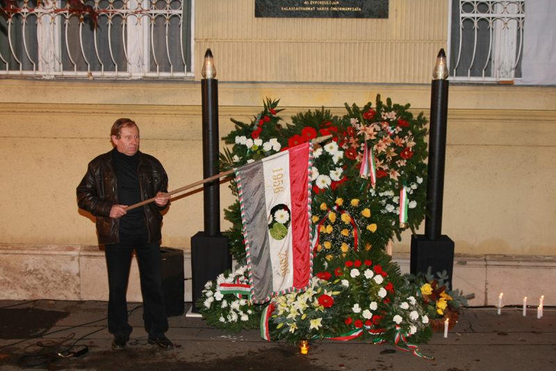 következő
