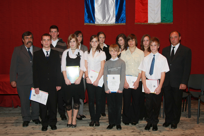 következő