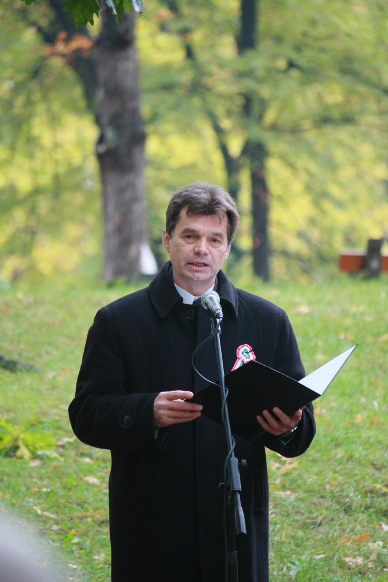következő