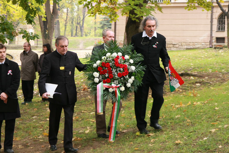 következő