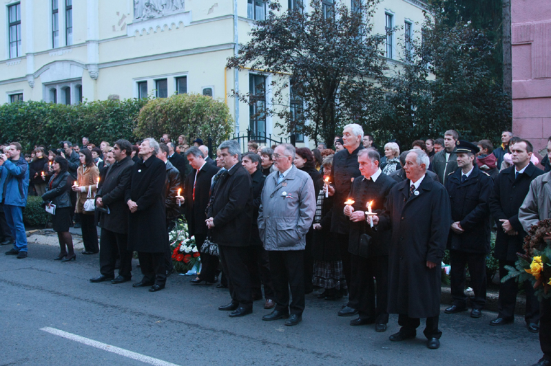 következő