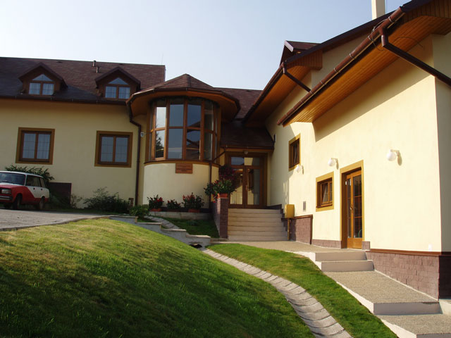következő