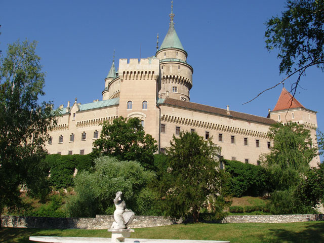 következő