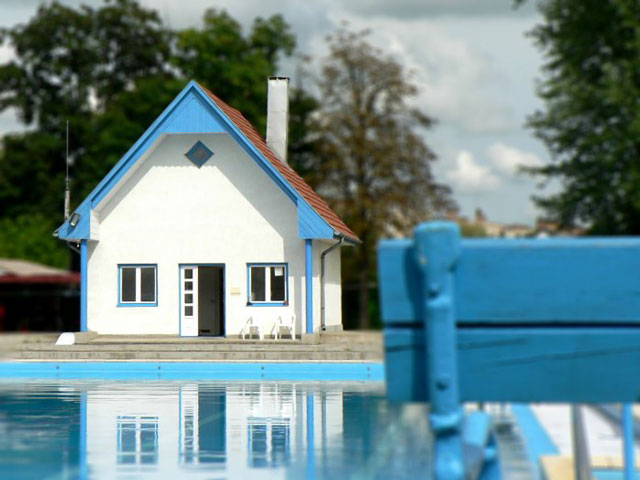 következő