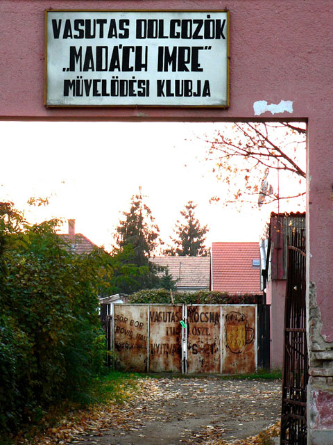 következő