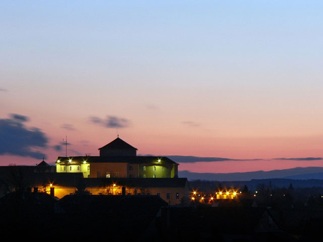 következő