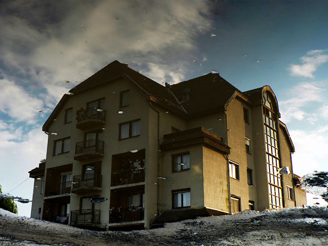 következő