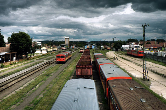 következő