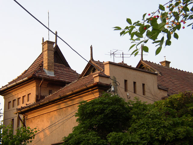 következő