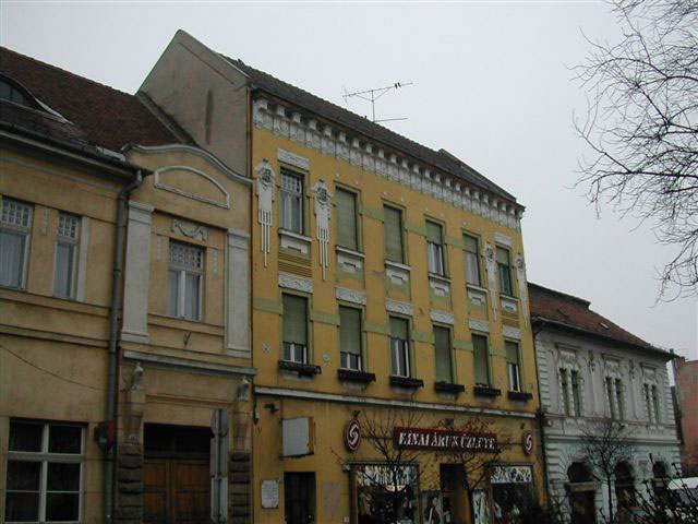 következő