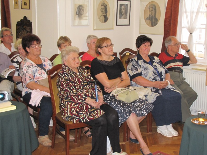 következő