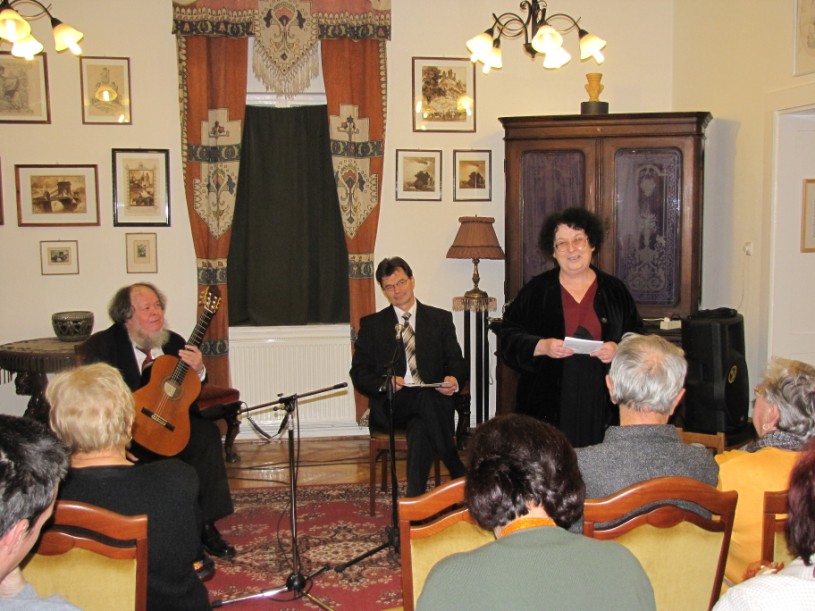következő