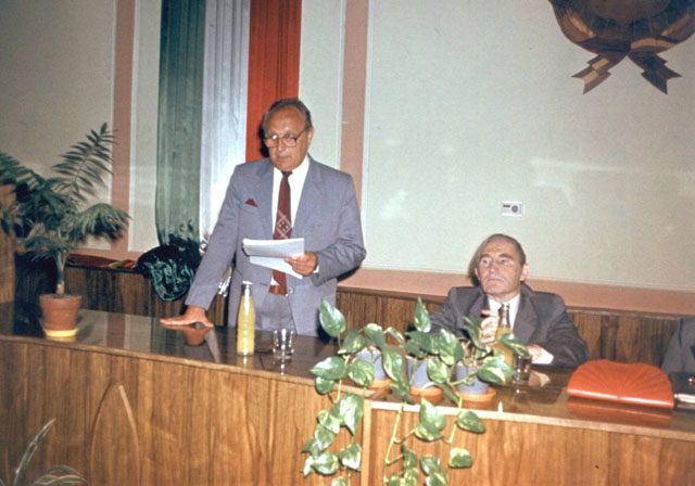 következő