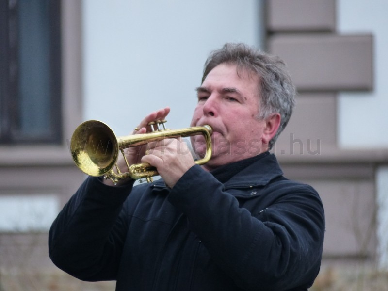 következő