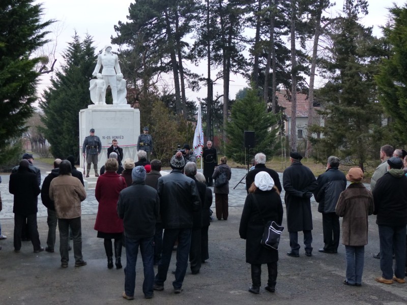 következő