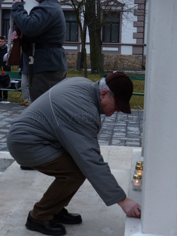 következő