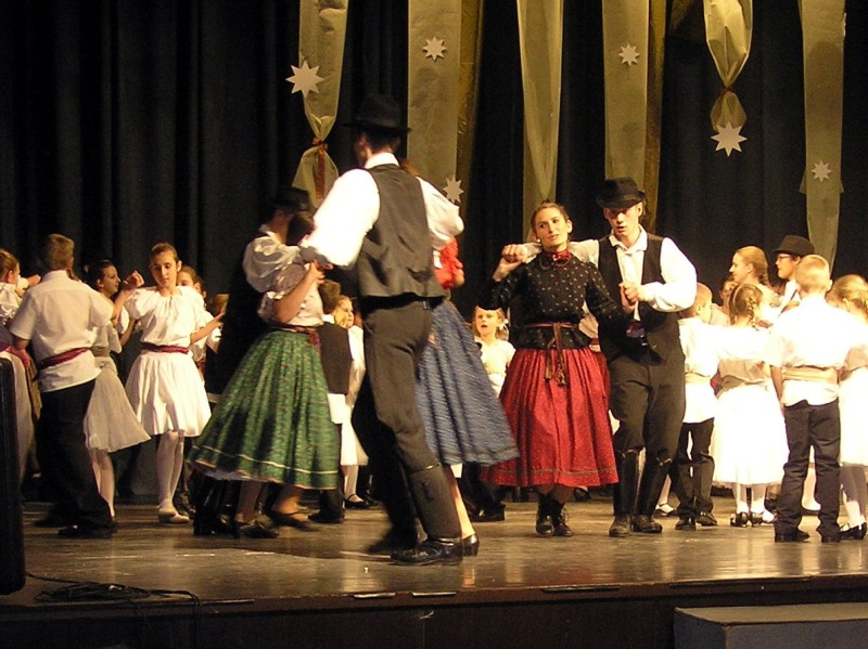 következő