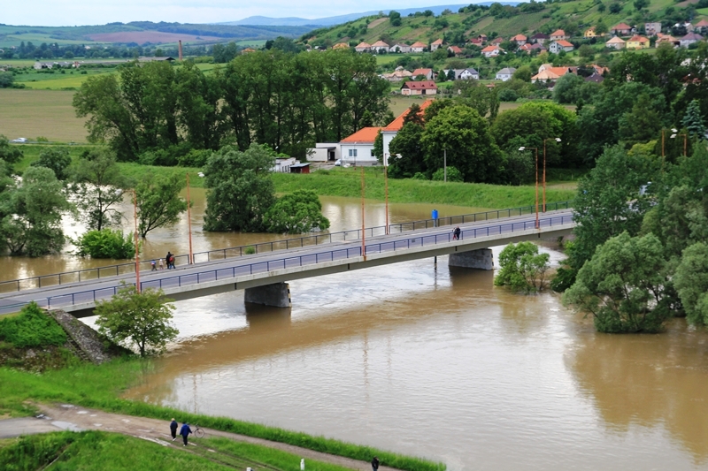 következő