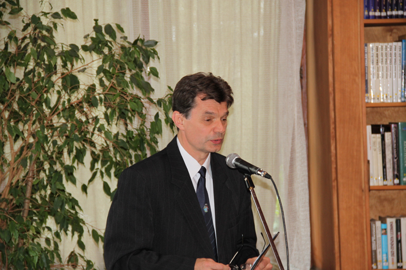 következő