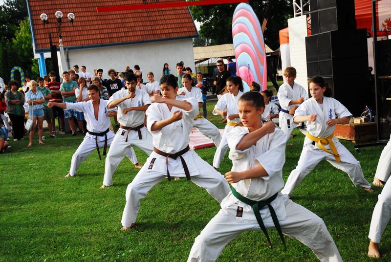 következő