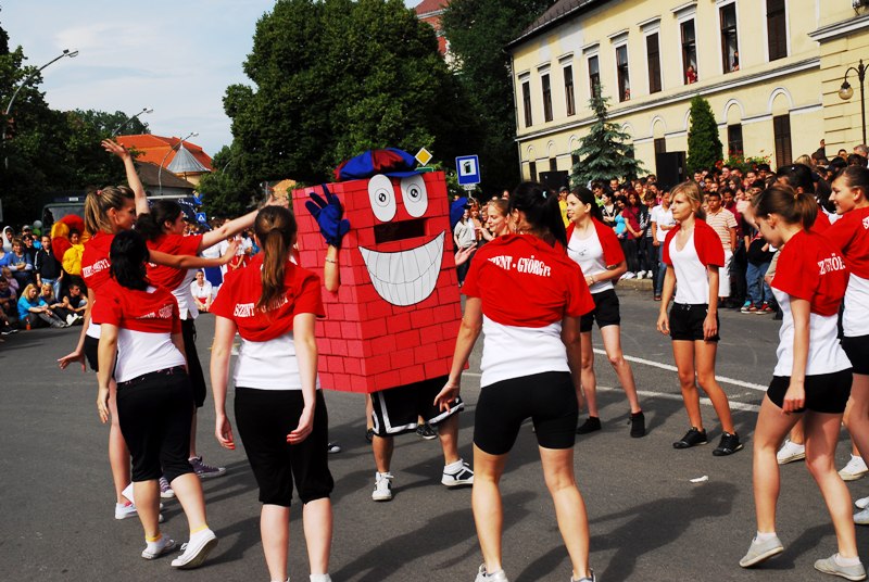 következő