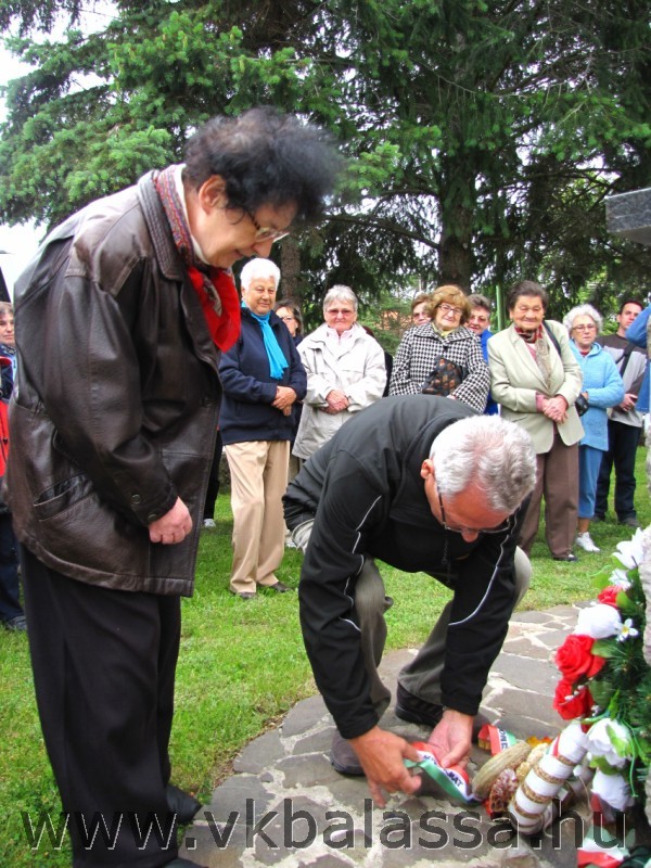 következő