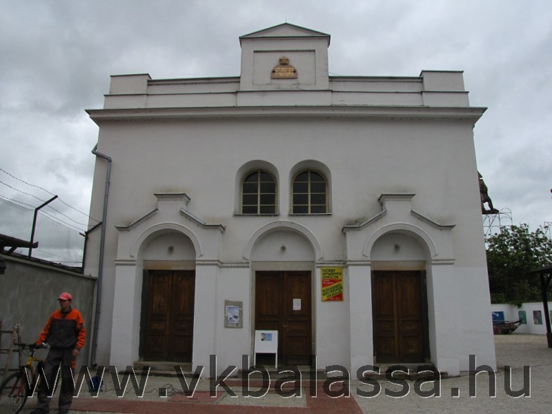 következő
