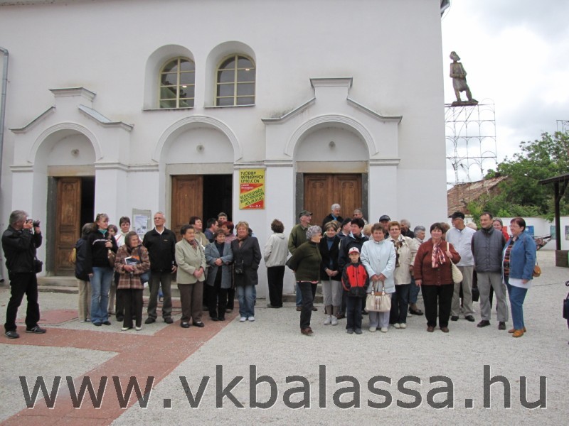 következő