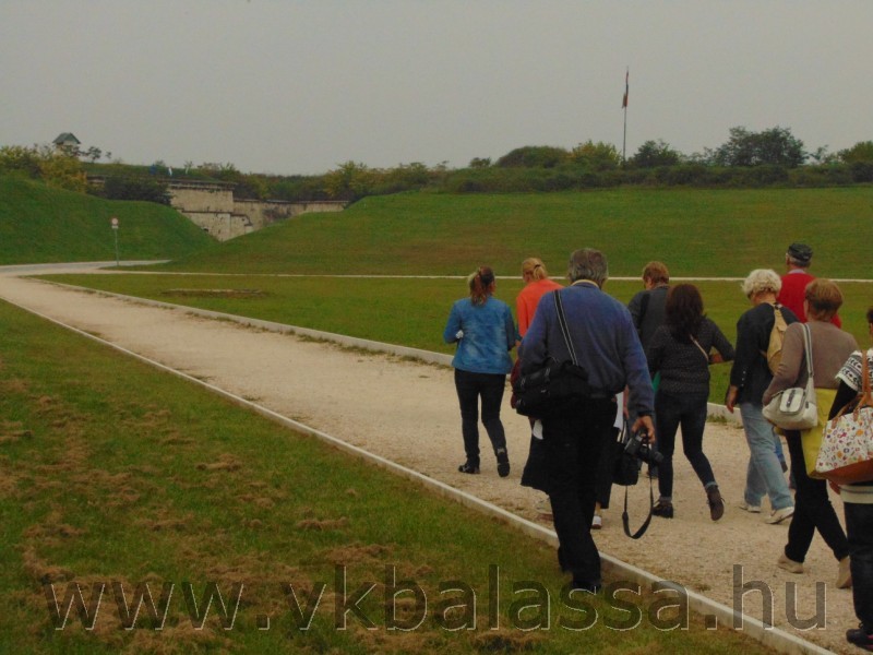 következő