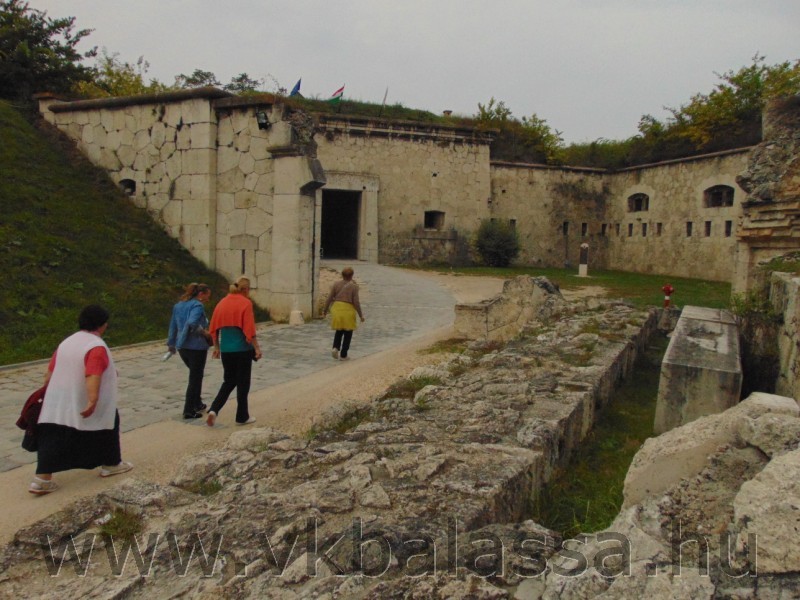 következő