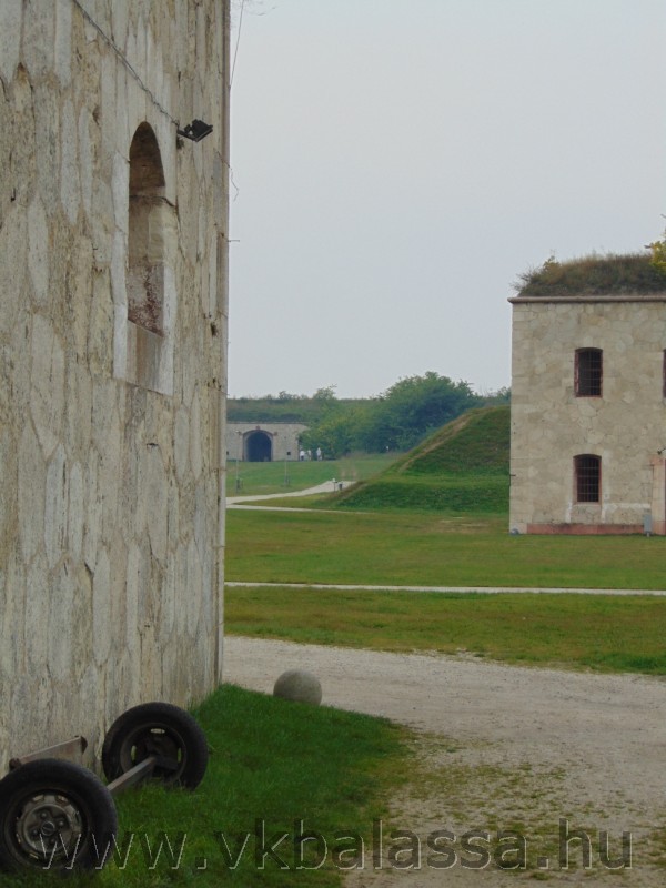 következő