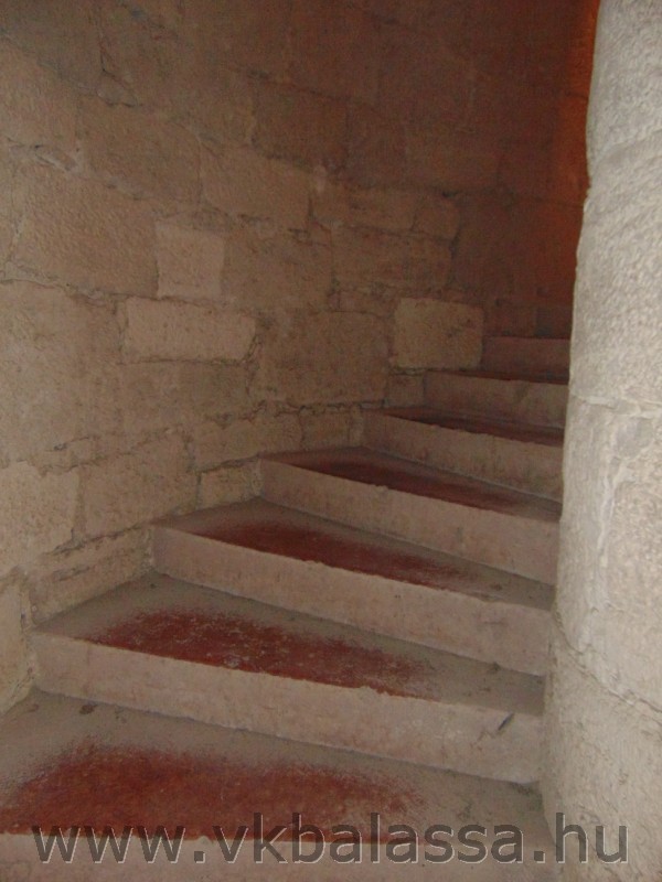 következő