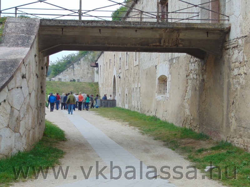 következő