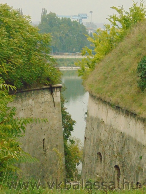 következő