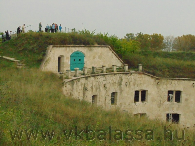 következő