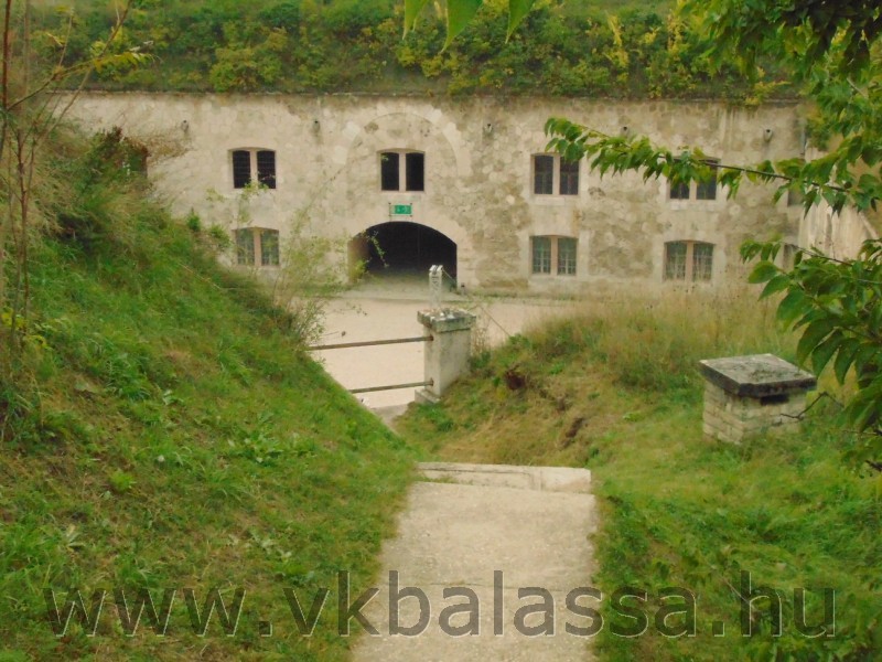 következő