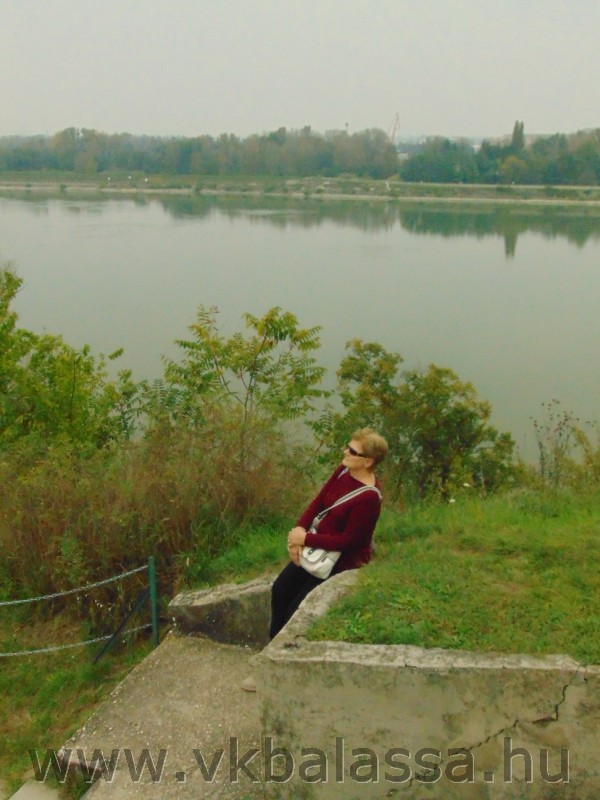 következő