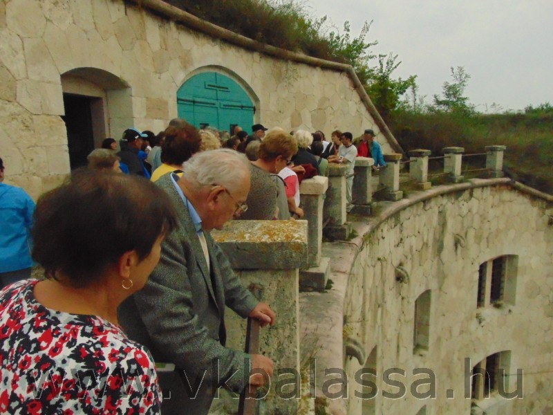 következő